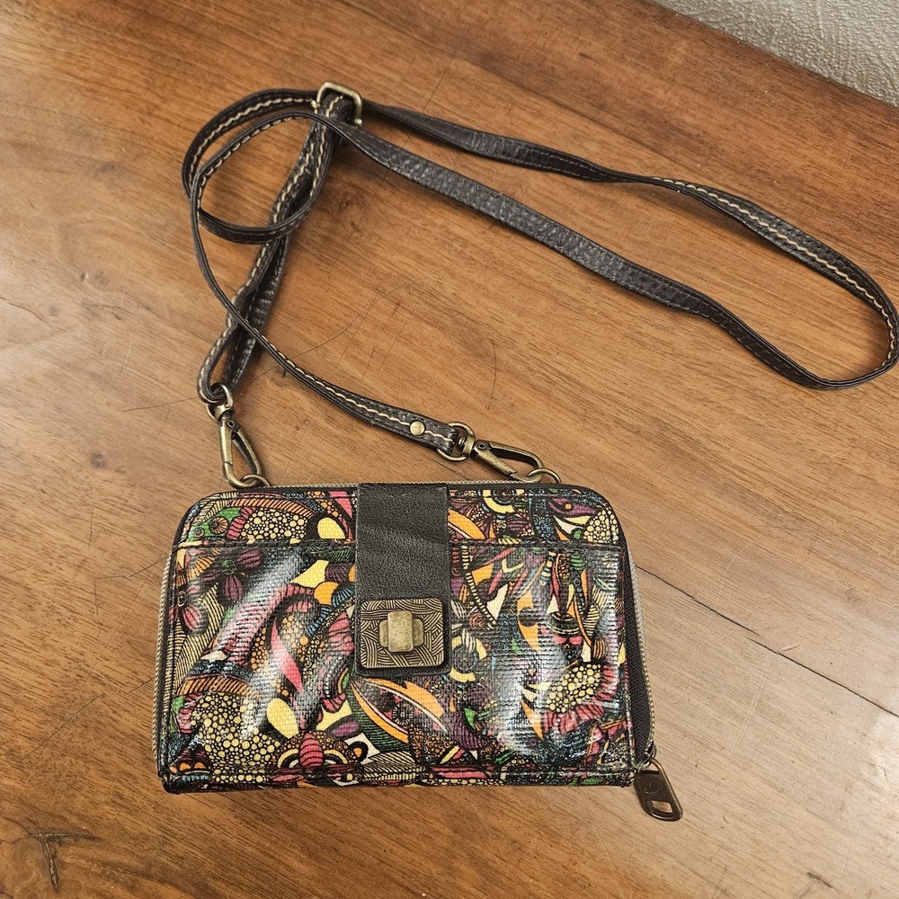 Sakroots Crossbody Wallet Peace Floral Colorful Bohemian Zip Around Button